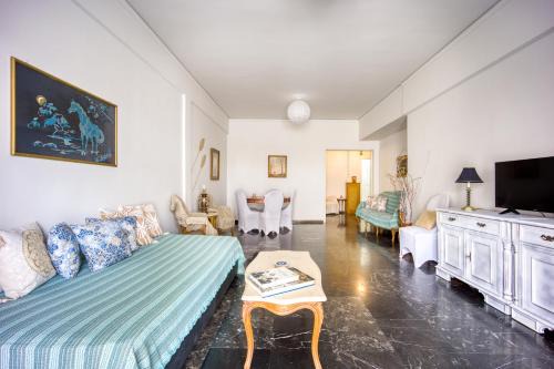 Spacious & bright apt near Acropolis