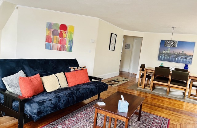 Spacious bright family home near Hospitals, Encore casino, T station, restaurant
