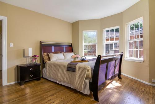 Spacious bright room in Prime Silicon valley location