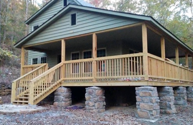 Spacious cabin 3bedrooms and 2 baths. 2 miles to Mill Creek OHV/ATV trailhead and half mile to the Mulberry River at Cass Arkansas. Get 10% per night book 5 days or more.