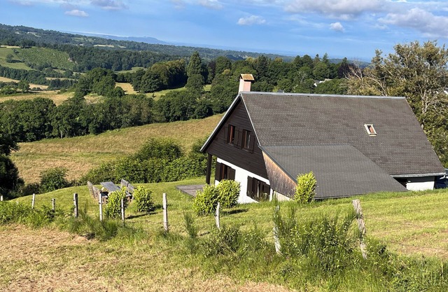 Spacious chalet (8p-2bath; 150m2) surrounded by nature at the foot of the Sancy