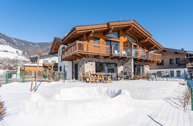Spacious chalet with private wellness