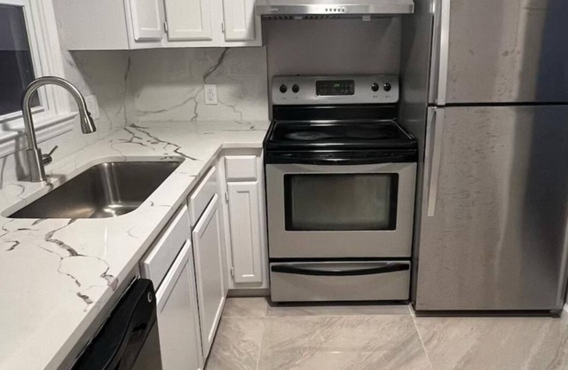 Spacious Charming 3-bedroom house with WiFi and AC in Burlington