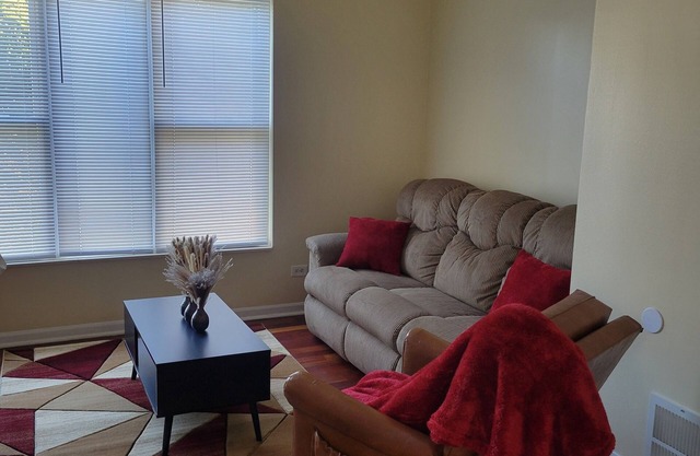 Spacious Charming 4BD/2BTH in Woodlawn Near the University of Chicago!