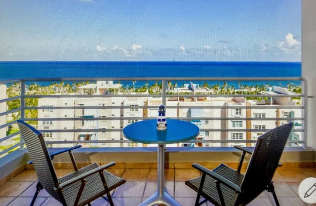 Spacious Condo with Spectacular Ocean Views