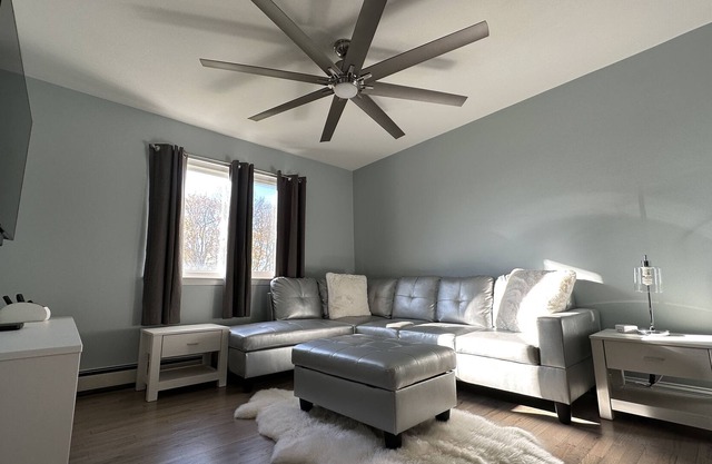 Spacious Contractor-Renovated Studio: Your Ideal Home Away from Home