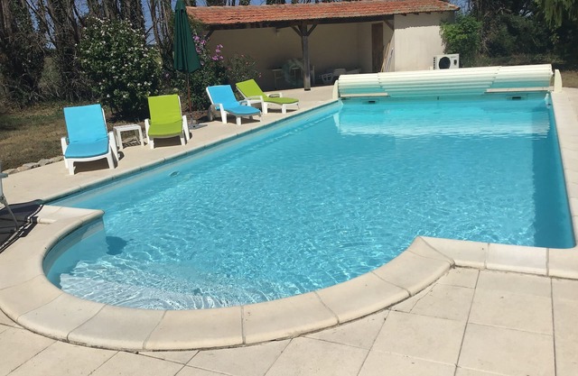 Spacious converted farmhouse with garden and pool close to the Gironde estuary