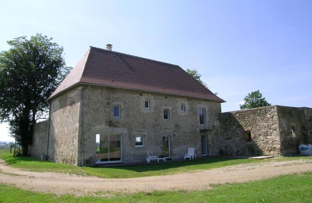 Spacious cottage with garden, terrace, BBQ and fireplace
