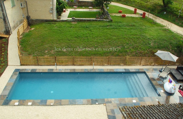 Spacious cottage 3 Bedr (2/9 P) Pond Arabian horses and Heated swimming pool