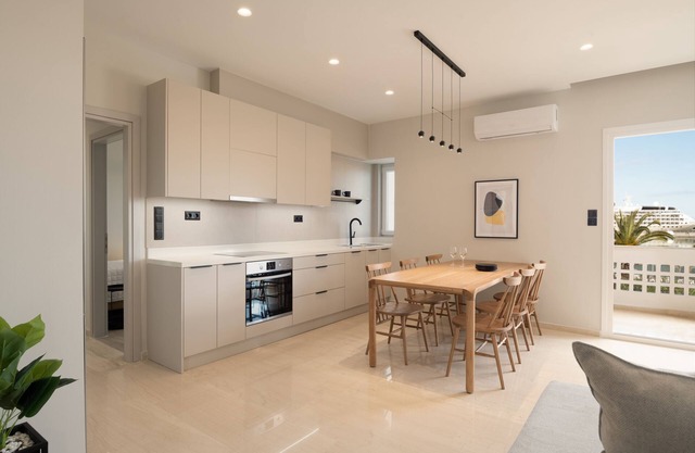 Spacious deluxe condo on the beach with stunning sea view