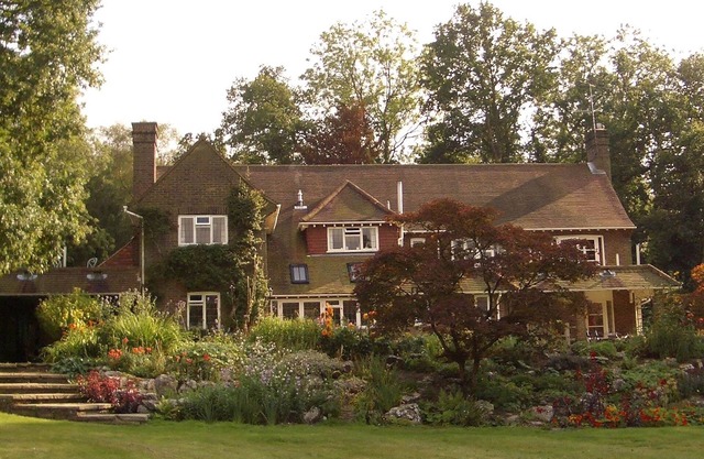 Spacious, elegant flat with lovely views, conveniently placed in a beautiful are