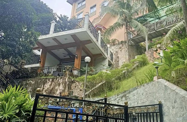 Spacious , elegant house for rent, 4 bed room situated on top of creek in Cebu.