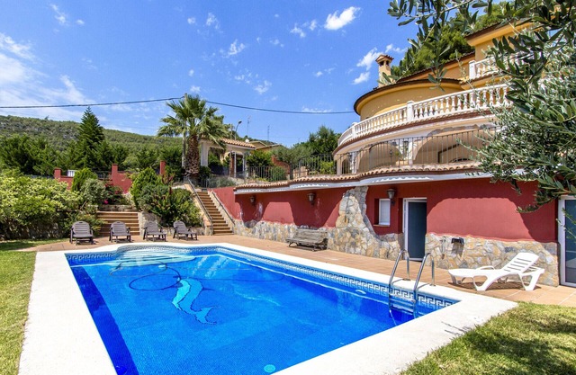 Spacious, Sublime Villa just 15km to Barcelona!