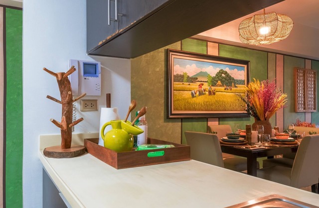 Spacious Executive 2BR and Bath with Amazing Sunset view in front of Luneta.