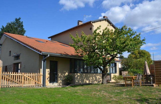 Spacious Family Cottage with Garden, Terrace, and Modern Amenities in Chazelles-sur-Lyon