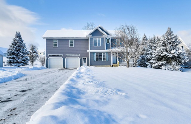 Spacious Family Home w/Deck & Yard: 5 Mi to Stowe