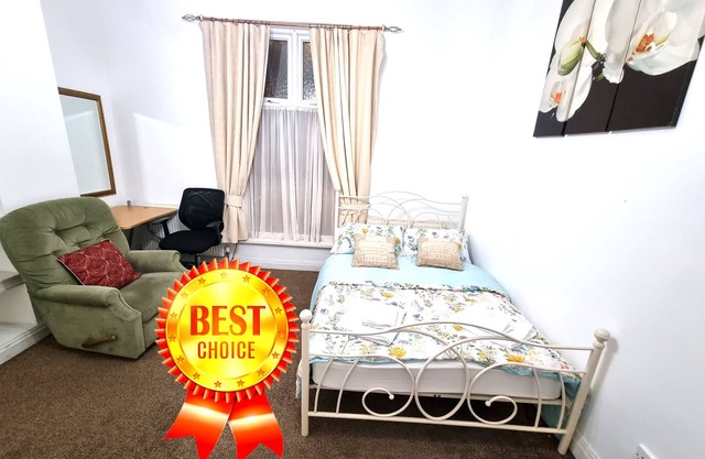 Spacious Flat Free Parking Fast Wi-Fi Visit Rochdale Manchester Oldham Bury