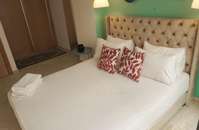 Spacious flat near twin towers