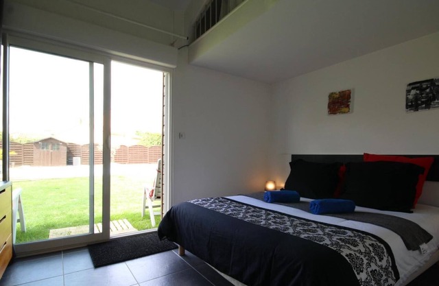Spacious and bright cottage, 'Pool Home', near Nantes