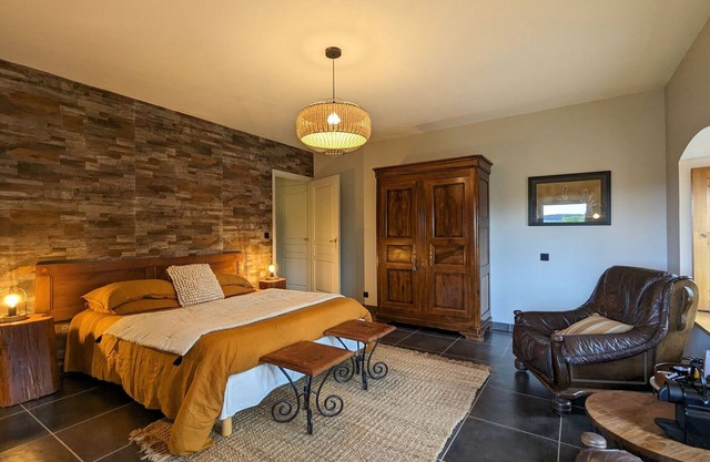 Spacious suite with wellness, parking, wifi, in Saint-Privat-d'Allier