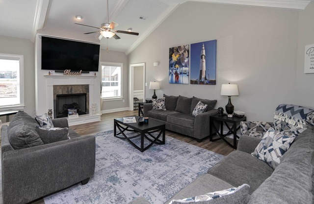 Spacious Hazel Green Home w/Fireplace, Yard!