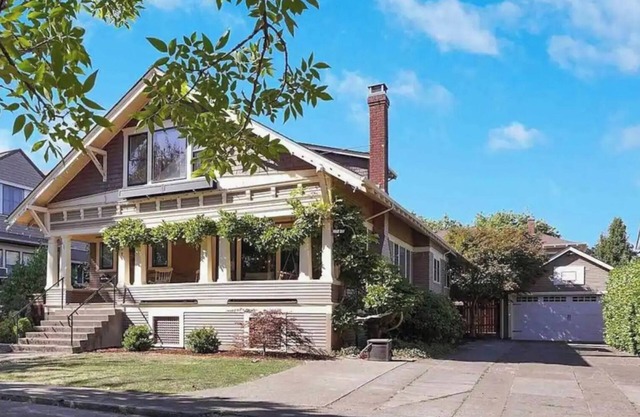 Spacious Historic Home with Fireplace in Downtown