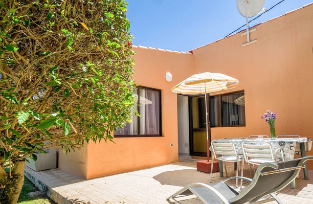 Spacious Holiday Apartment El Mango with Mountain View, Wi-Fi, Terrace, Garden, Pool & Whirlpool; Parking Available, Pets Allowed