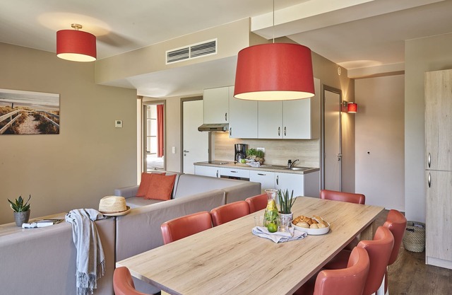 Spacious holiday apartment with balcony for 8 persons