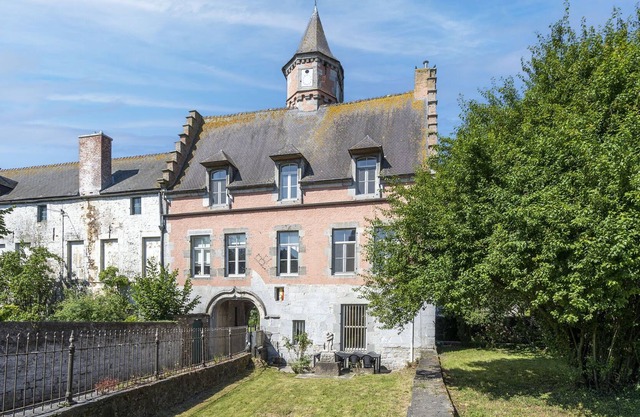 Spacious holiday home in Cerfontaine with garden