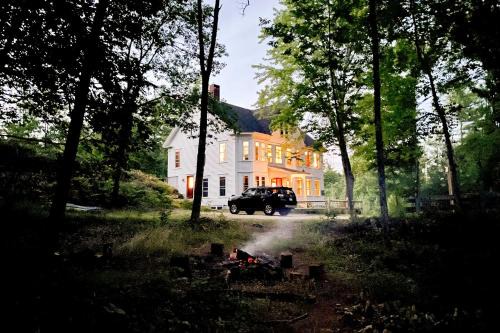Spacious Home on Bear Camp River in Tamworth!