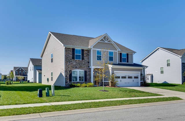 Spacious Home w/Fireplace - Near Golf!