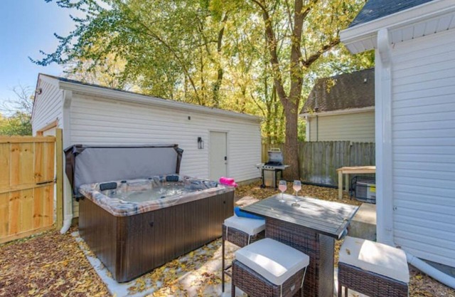 Spacious home with a Hot Tub- Updated 3 bed!