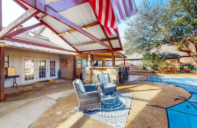 Spacious home with golf course views, private pool