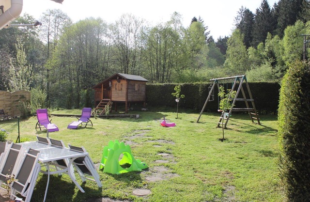Spacious house 5 people possible 7, enclosed garden, animals accepted class 3 stars