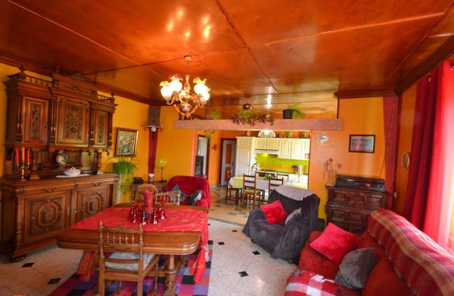Spacious house, centrally located for excursions.