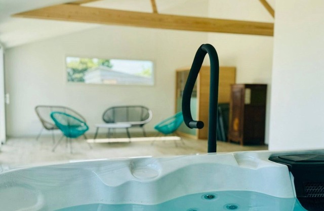 Spacious House with Spa, Sauna, Near La Roche-sur-Yon & Attractions