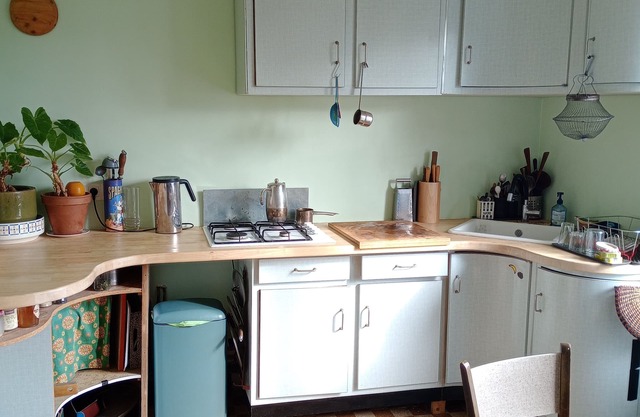 Spacious house with lush garden, 10 minutes' walk from town center.