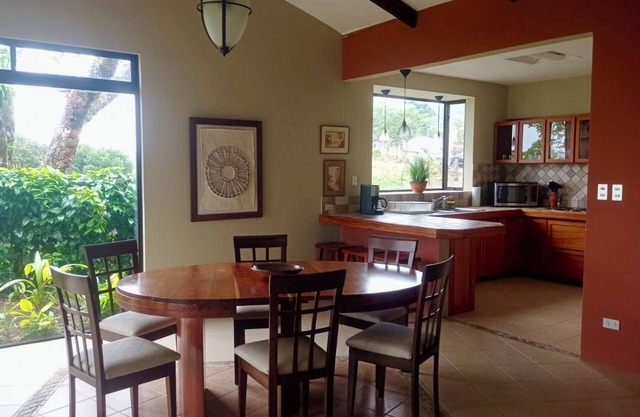 Spacious house with spectacular views of the lake and Arenal volcano