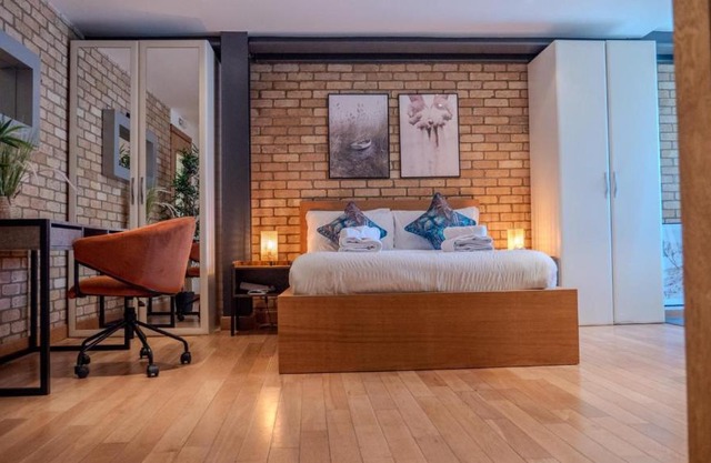 Spacious, Industrial, Zone 1, 2 Bed Central London
