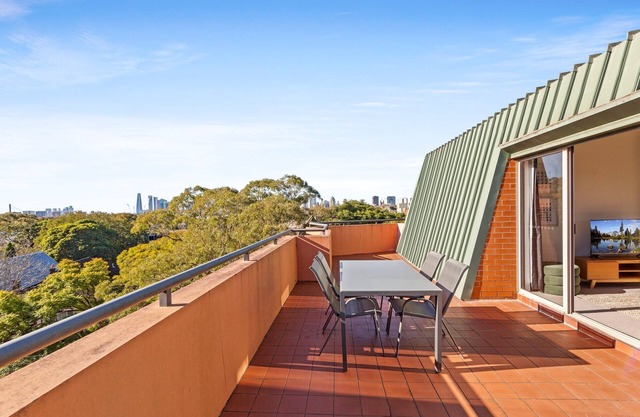 Spacious Inner-West 2-Bed with Alfresco Dining