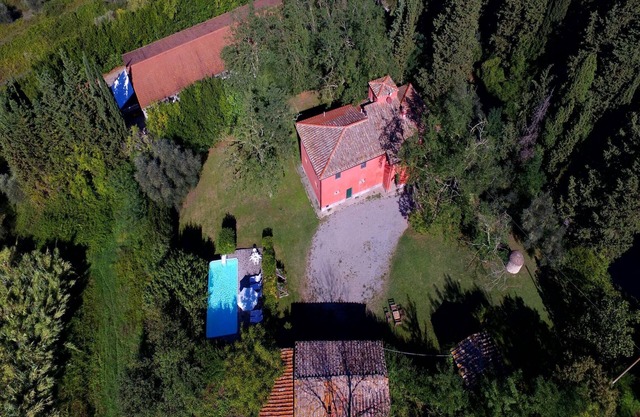 Spacious Tuscan Farmhouse
