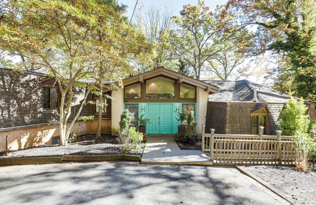 Spacious King of Prussia Home w/2 Game Rooms