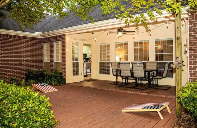 Spacious King Suite Mid Town Home With Serene Patio