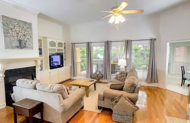 Spacious King Suite Home W/Serene Patio