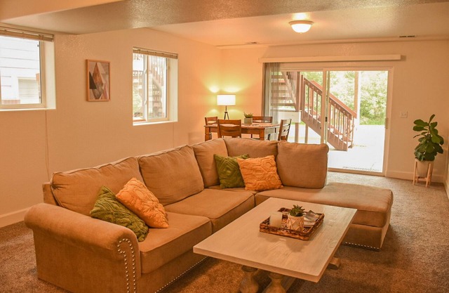 Spacious Lakewood suite near downtown Denver