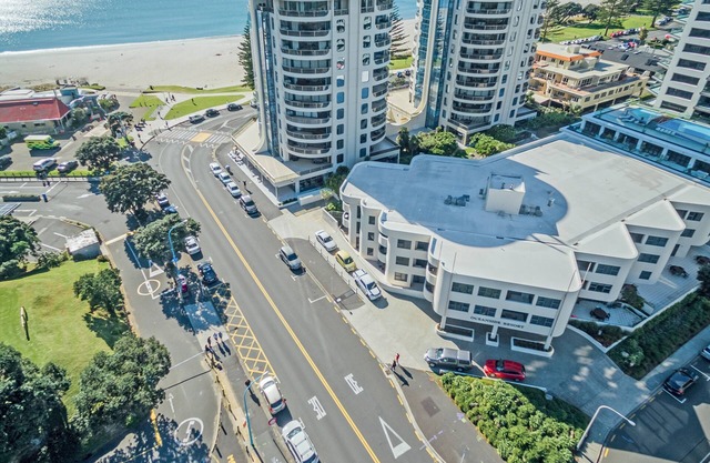 Spacious Large Modern Apartment in Fantastic Location