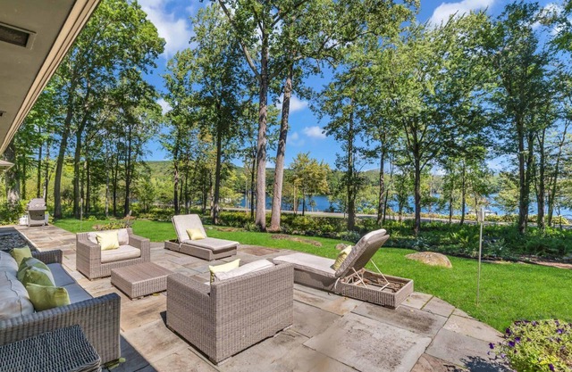 Spacious Litchfield County Lake House steps away from Lake Waramaug Perfect.