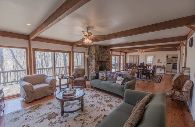 Spacious Lodge Perfect for Year Round Escape Offering Outdoor Fun & Restaurants