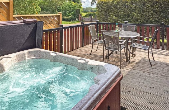 Spacious lodge with one double with en suite shower and one twin.