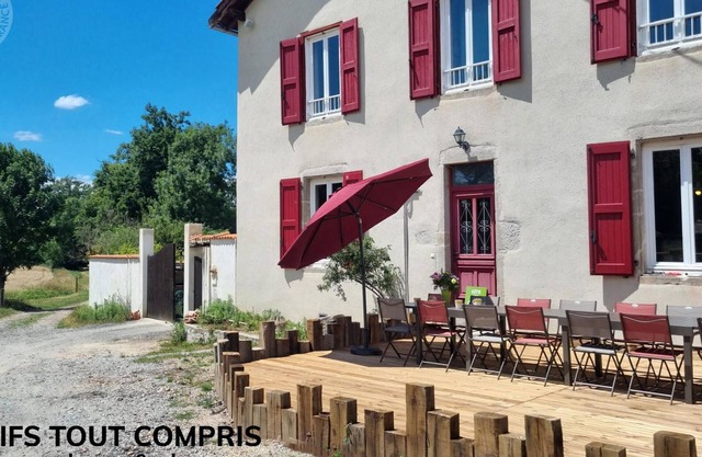 Spacious lodging with pool, pet-friendly, Wi-Fi, and private parking